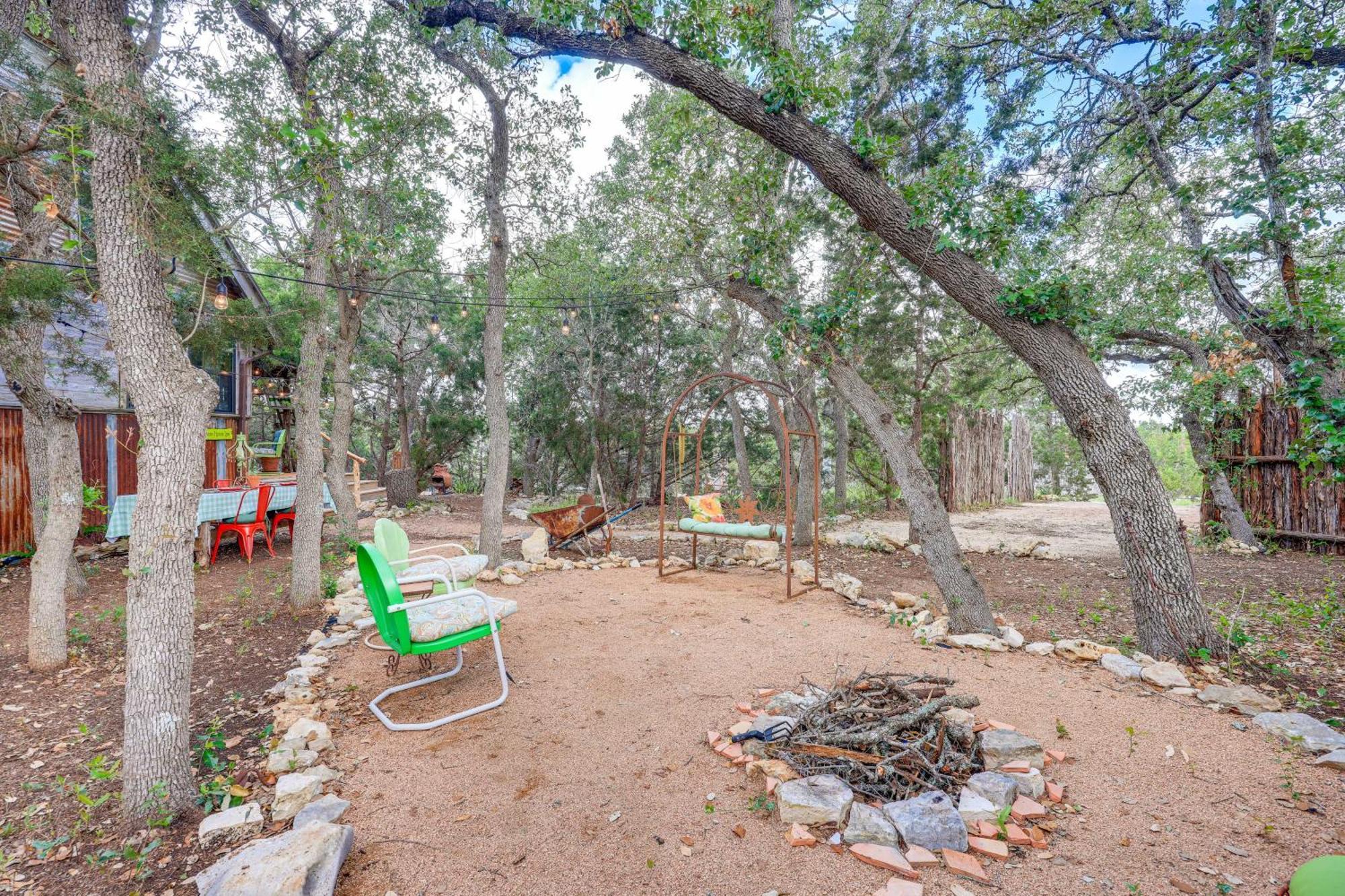 Pet-Friendly Wimberley Cabin With Fire Pit And Hot Tub מראה חיצוני תמונה