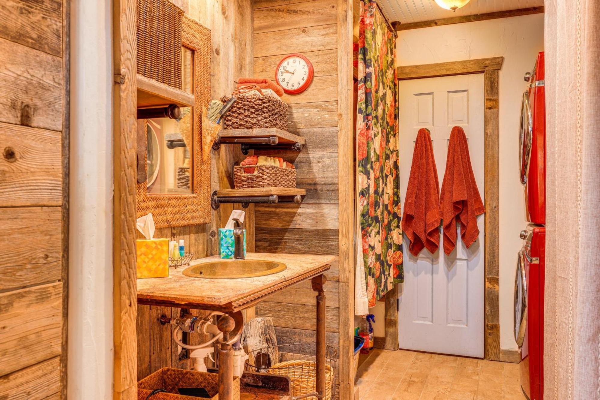 Pet-Friendly Wimberley Cabin With Fire Pit And Hot Tub מראה חיצוני תמונה