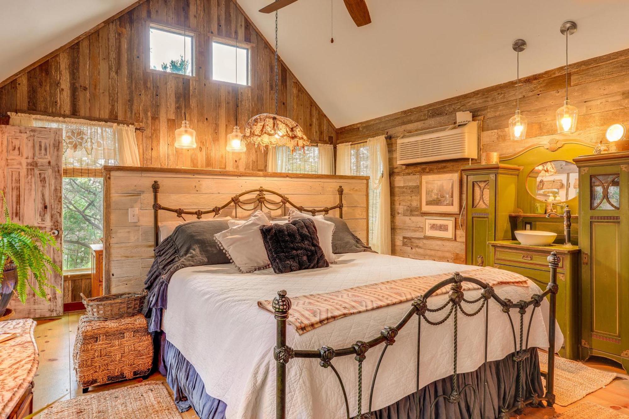 Pet-Friendly Wimberley Cabin With Fire Pit And Hot Tub מראה חיצוני תמונה