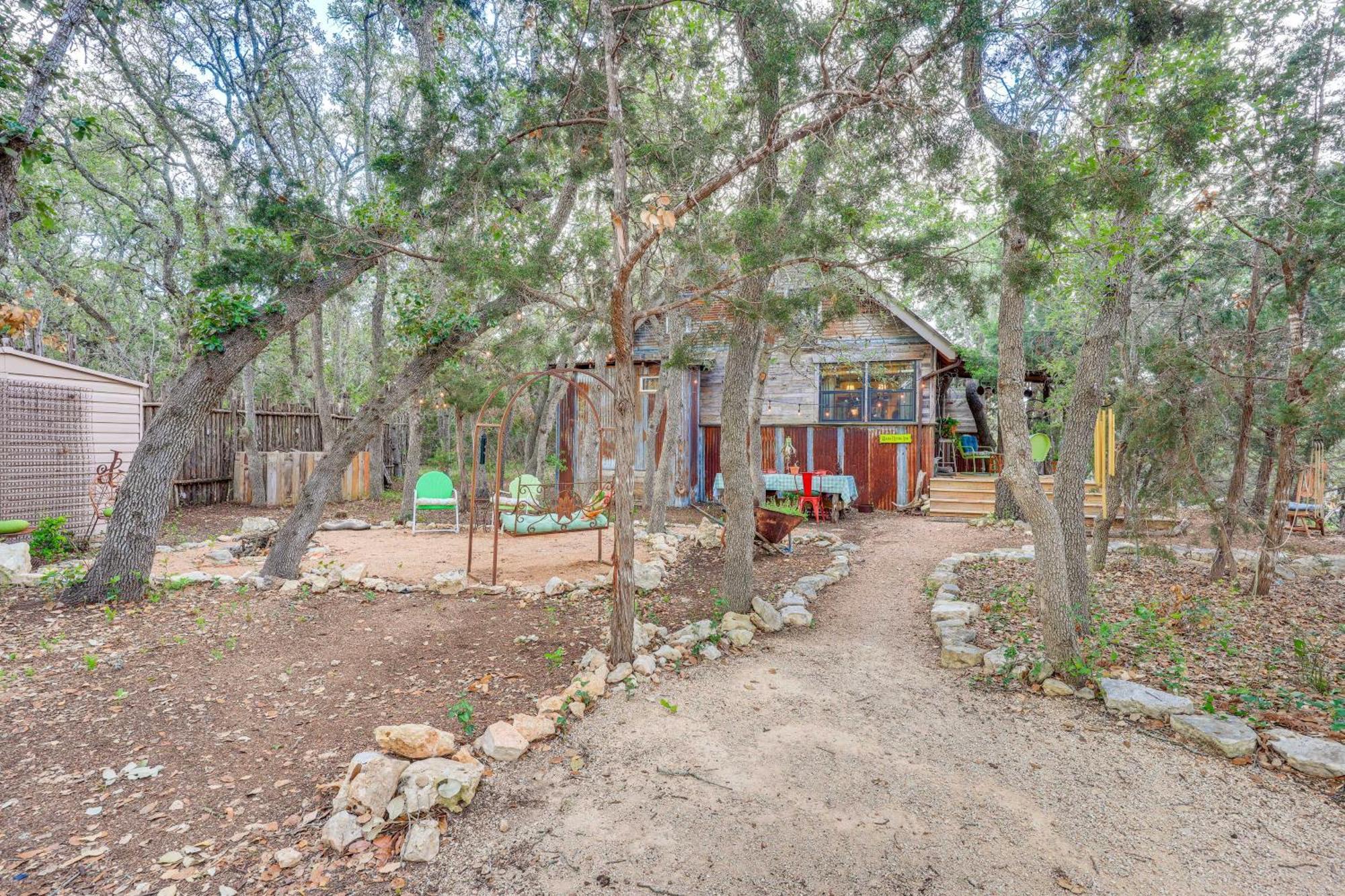 Pet-Friendly Wimberley Cabin With Fire Pit And Hot Tub מראה חיצוני תמונה