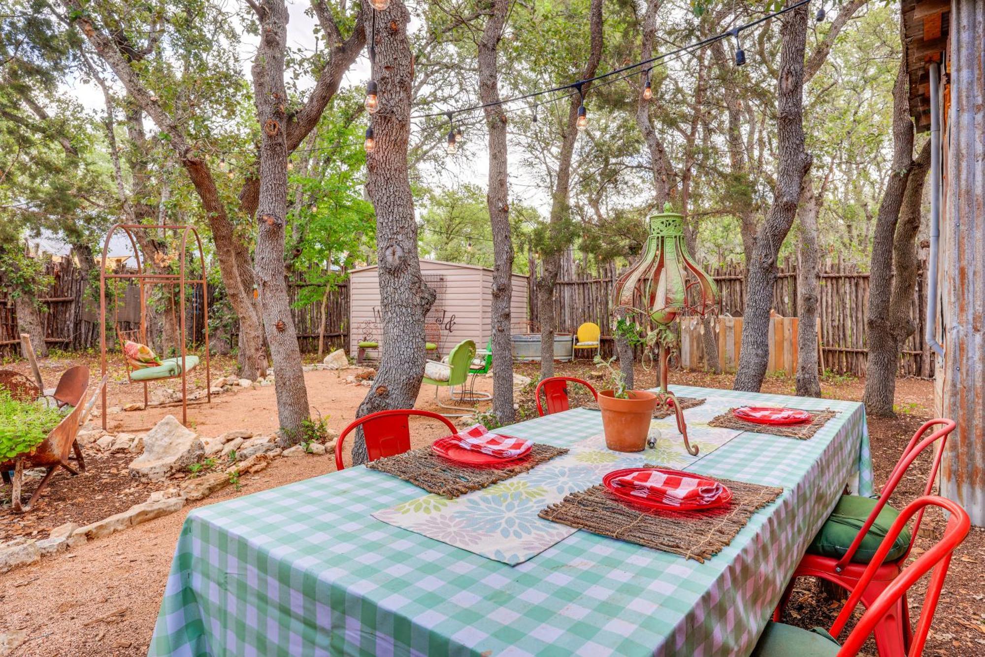 Pet-Friendly Wimberley Cabin With Fire Pit And Hot Tub מראה חיצוני תמונה