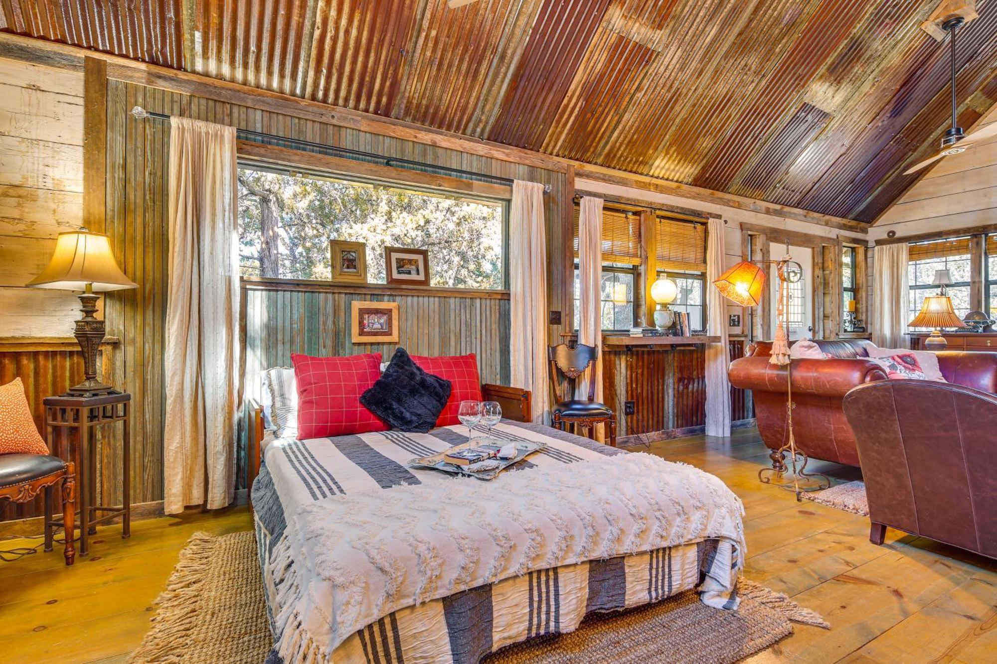 Pet-Friendly Wimberley Cabin With Fire Pit And Hot Tub מראה חיצוני תמונה